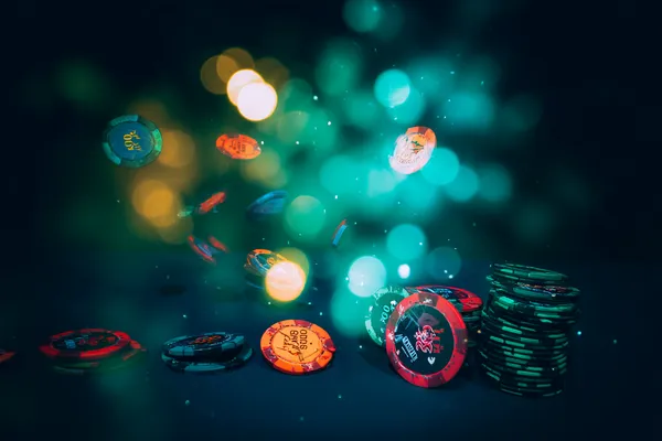A professional dealer in a tuxedo greeting players at the roulette table, symbolizing the authentic live casino feel at MINIMEO.